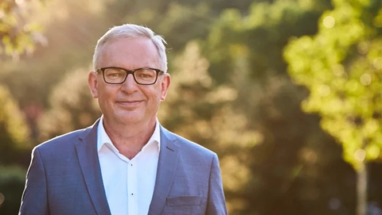 Zaplavuje nás šunt. Muskovi, Trumpovi a TikToku musíme vzdorovat, říká český senátor navrhující evropskou sociální síť