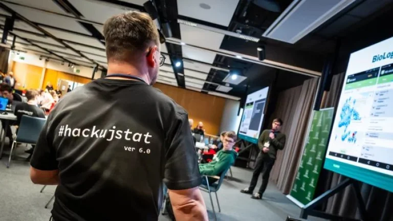 Hackuj stát 2025: pomůcka pro začínající podnikatele, parkování v Praze či chytré kanceláře