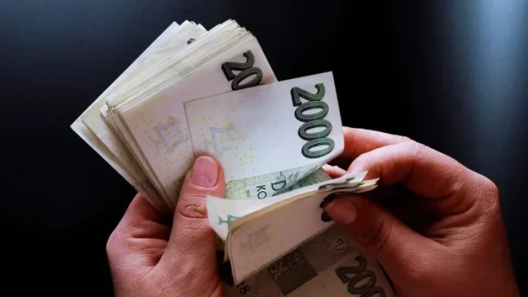 Očekávaný průměrný plat se v roce 2024 dostal na 43 967 korun