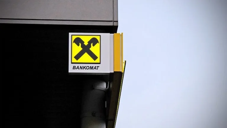 Raiffeisenbank mění sazebník. Prémiový účet sloučí s Exkluzivním