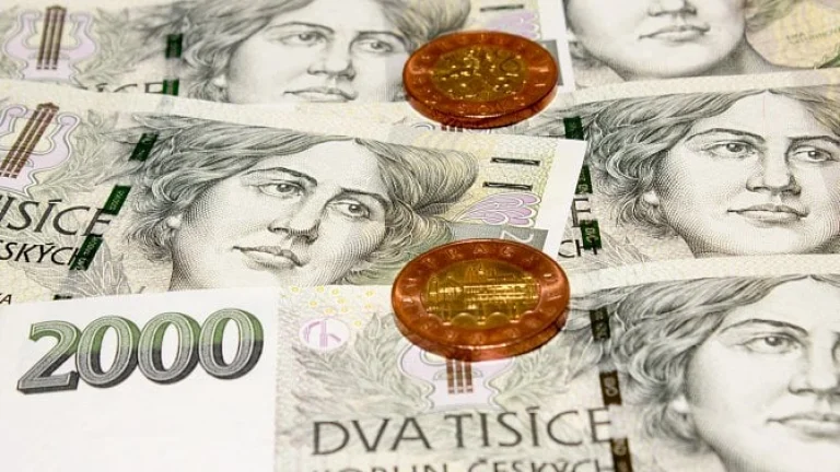 Banky začínají odpouštět poplatky za převody peněz na Ukrajinu