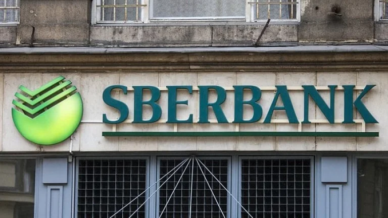 Padla Sberbank? Bratříčku, nevzlykej, okupovat se nedáme
