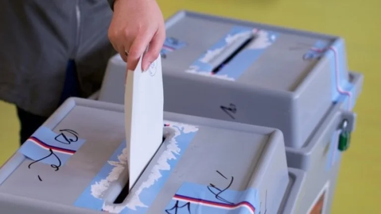 TikTok, útoky nebo AI: Co nás podle odborníků čeká v politických kampaních?