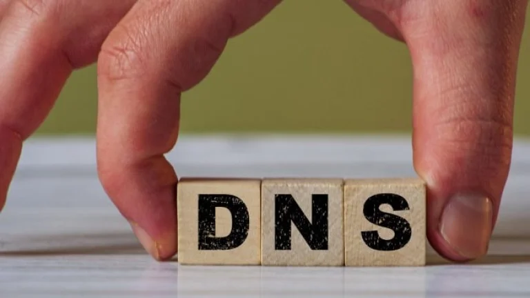 Evoluce DNS v Linuxu aneb od resolv.conf k systemd-resolved