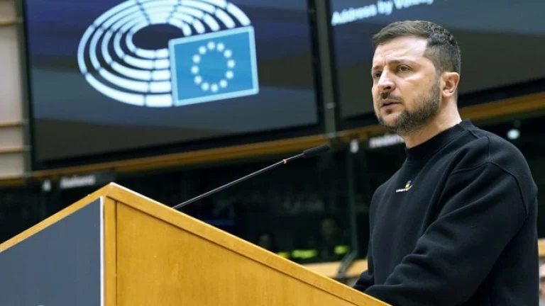 Většina Čechů a Slováků AI nepoužívá. Sílí u nich obavy z dezinformací a podvodů