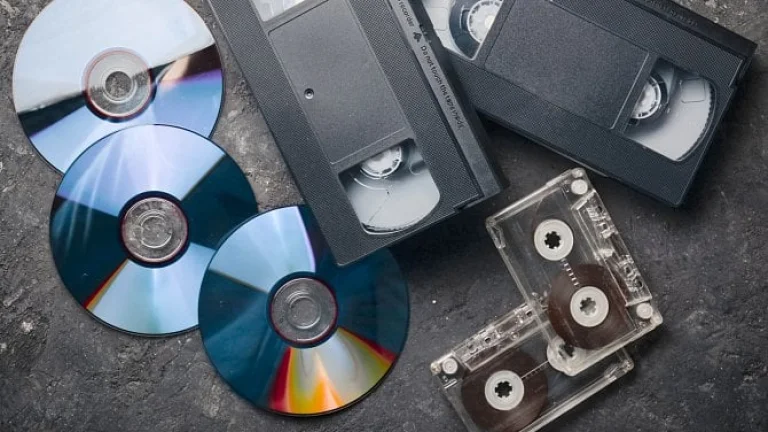 Technologie 20. století odcházejí: jak nám bude bez VHS, DVD, CD a disket?