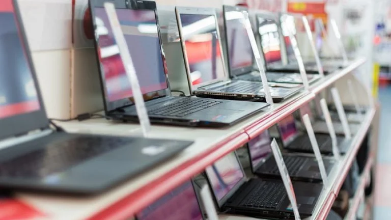 Trh PC je v krizi: prodeje dlouhodobě klesají, výrobcům se nedaří