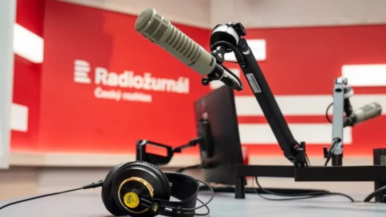 Češi poslouchají podcasty stále víc. Tradičním rádiím kralují Radiožurnál a Blaník