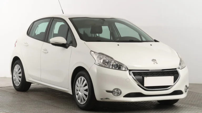 Peugeot 208, 2013
