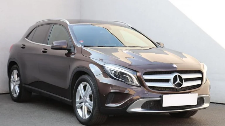 Mercedes-Benz GLA 1.6i 