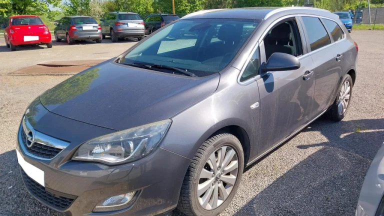 Opel Astra, 2011