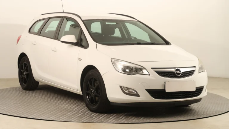 Opel Astra, 2011