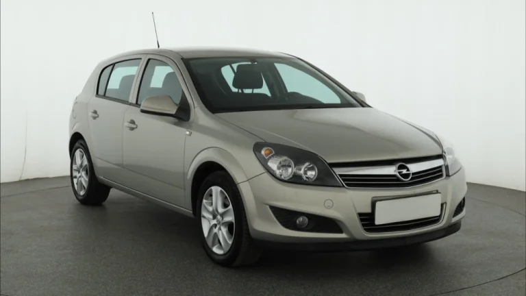 Opel Astra, 2011