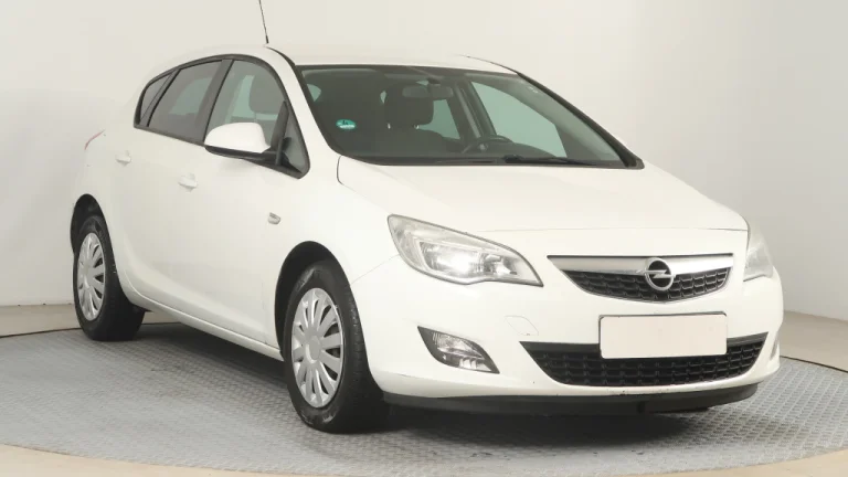 Opel Astra, 2011