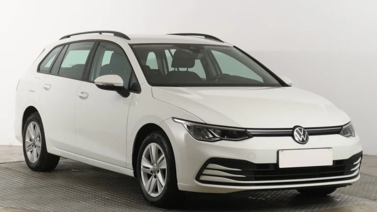 Volkswagen Golf, 2022