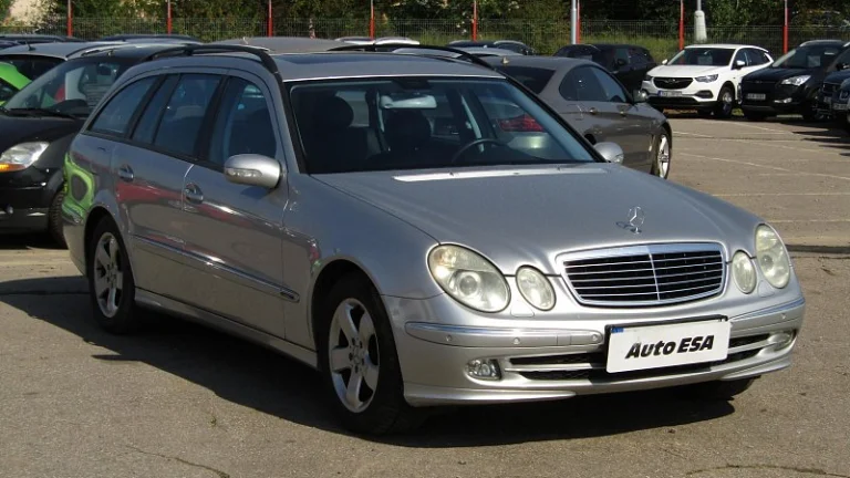 Mercedes-Benz Třída E 3.2i 