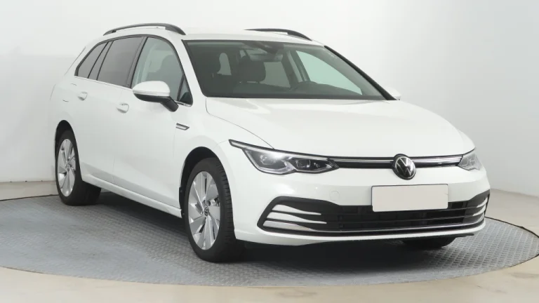 Volkswagen Golf, 2024