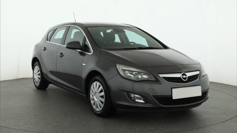 Opel Astra, 2011
