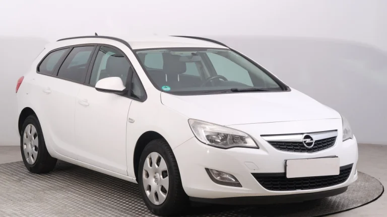 Opel Astra, 2011