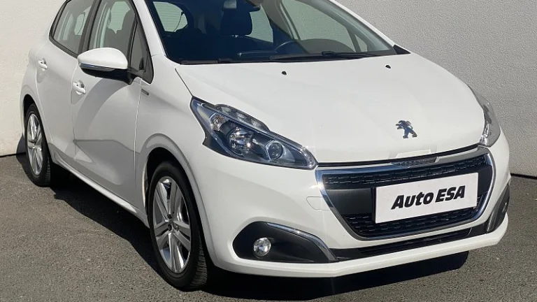 Peugeot 208 1.2 PT Signature