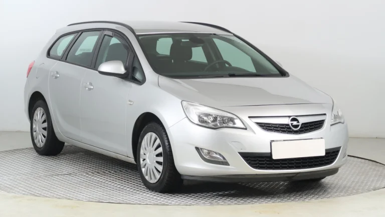 Opel Astra, 2011