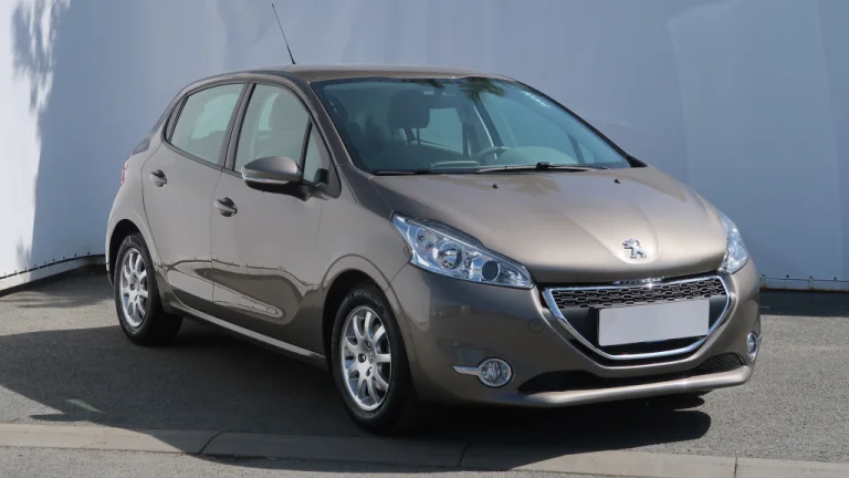 Peugeot 208, 2012