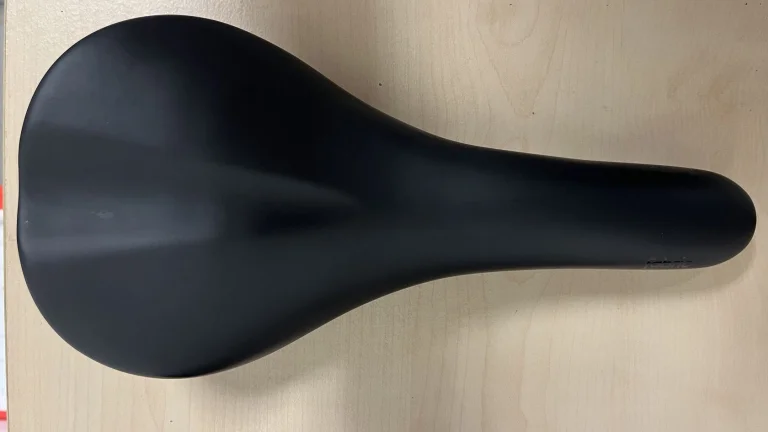 Fabric Scoop PRO Shallow 142mm - carbon rails