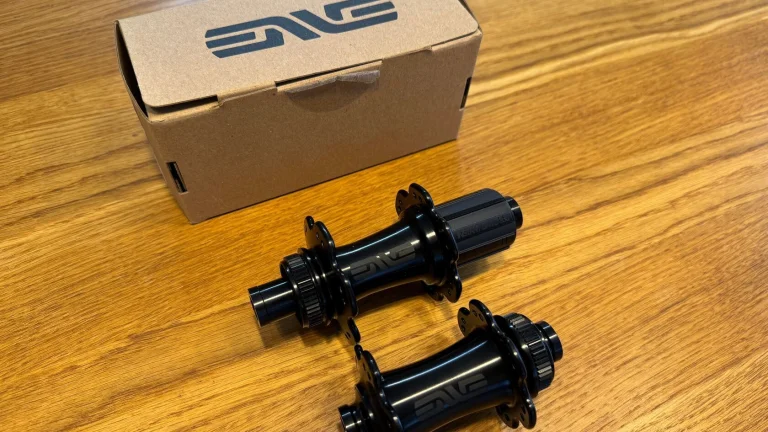 ENVE sada - Alloy Disc 12x142 Rear Hub + ENVE Road Front Hub 12x100mm, ZCELA NOVÉ!
