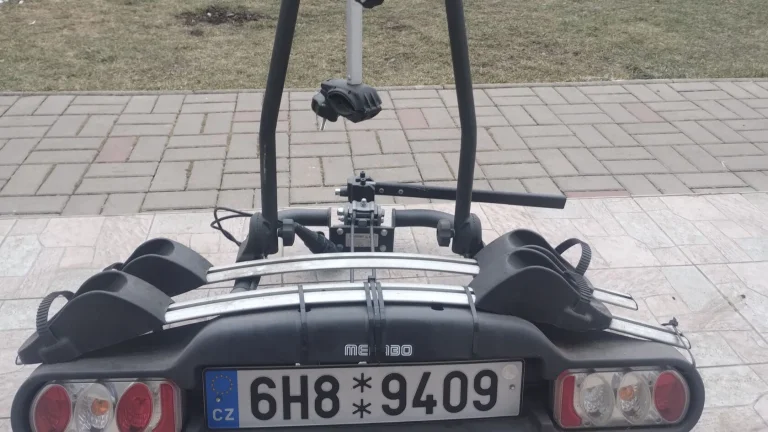 Nosič na dvě kola na tažné zařízení