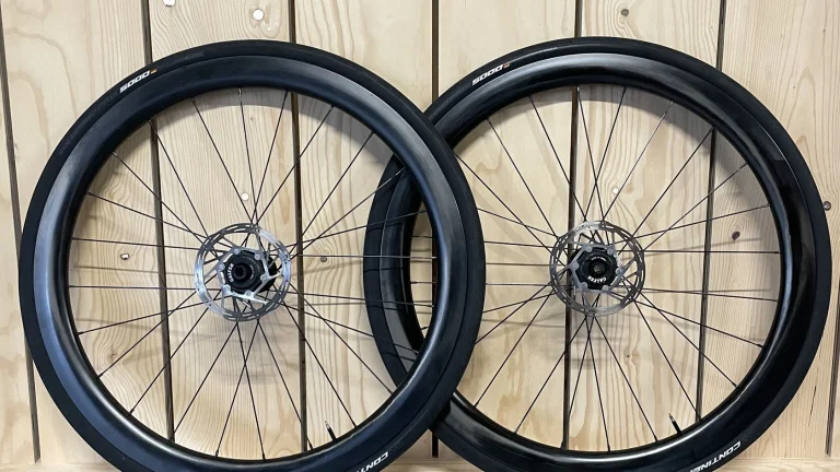 Zapletená kola Light Bicycle / Tune
