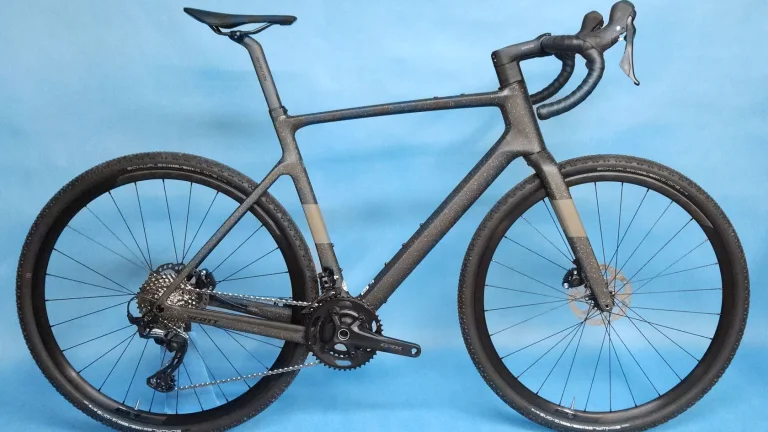 SCOTT Addict Gravel 40 2024 - atraktivní karbonový gravel na GRX 2x12 – NOVÝ
