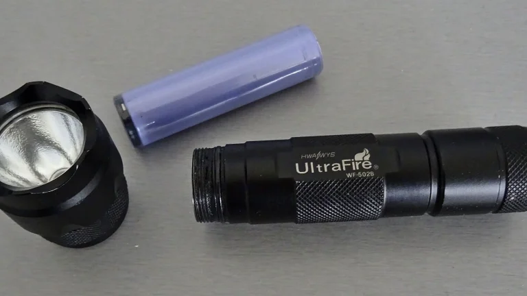 Svítilna ULTRAFIRE (1000 lumenů až do 200 metrů)