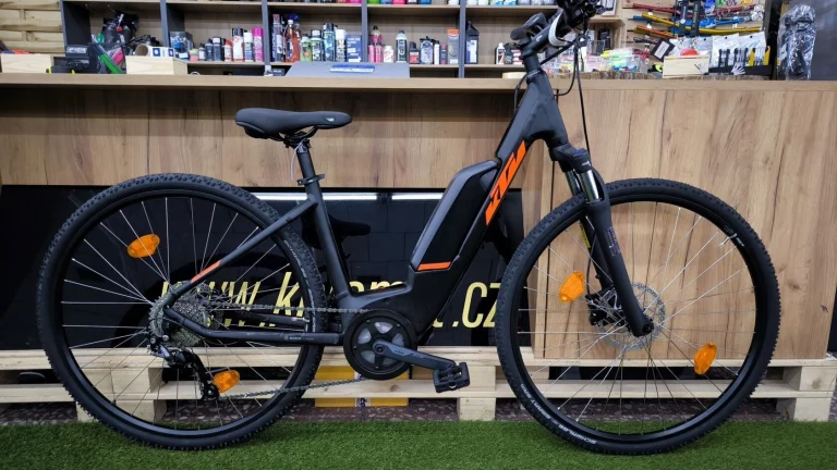!NOVÝ! KTM MACINA CROSS A410 - BOSCH, elektrokolo s nízkým nástupem