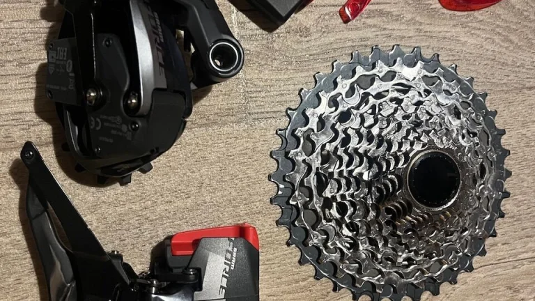 sada Sram Force D1, paky nové, ostatní max 1000km