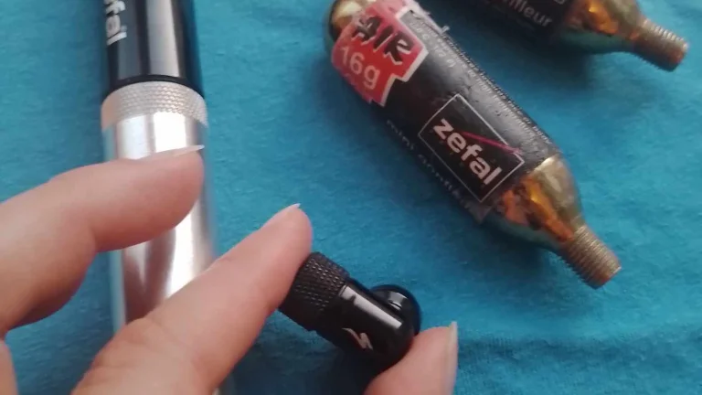 Pumpička Zefal + pumpička na bombičky Specialized + 2 bombičky