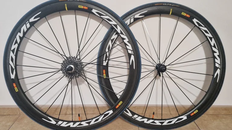 Karbonová kola MAVIC COSMIC SL 40 (nájezd 145km)