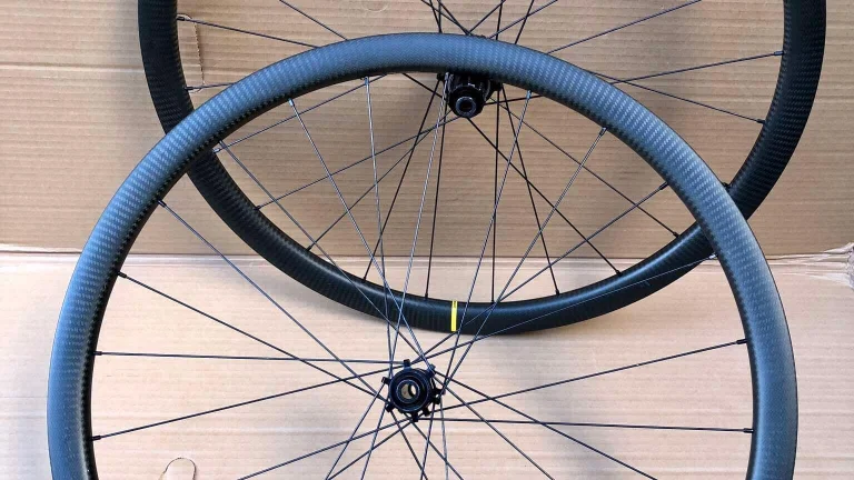 Kola MAVIC CXP PRO Carbon 32 UST Disc + JAVAX M519 SP CL - 1515 g