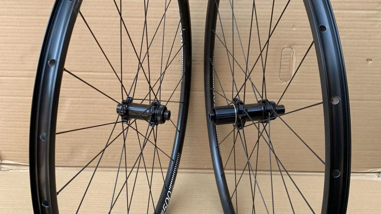 Kola gravel-road DT SWISS R 500, JAVAX R519 CL Disc Tubeless 24/24 - 1695g