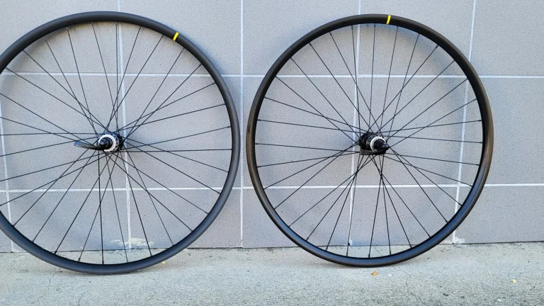 ZAPLETENÁ KOLA 29" RÁFEK MAVIC XC425 +NÁBOJE DEORE
