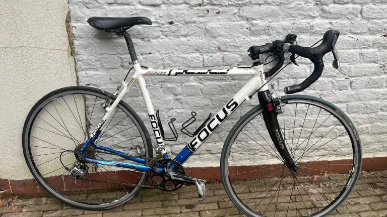 Cyklokrosové kolo Focus 2x10s Shimano 105, drobné vady na kráse.