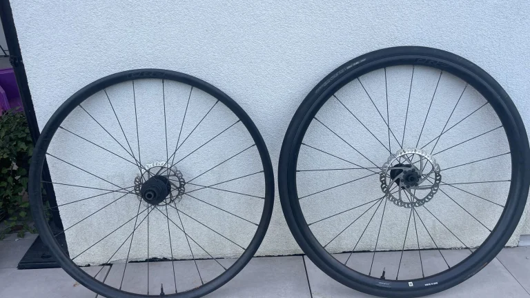 Výplety Giant P-R2 Disc wheelset, alloy bezdušové, včetně kotoučů 160/140.