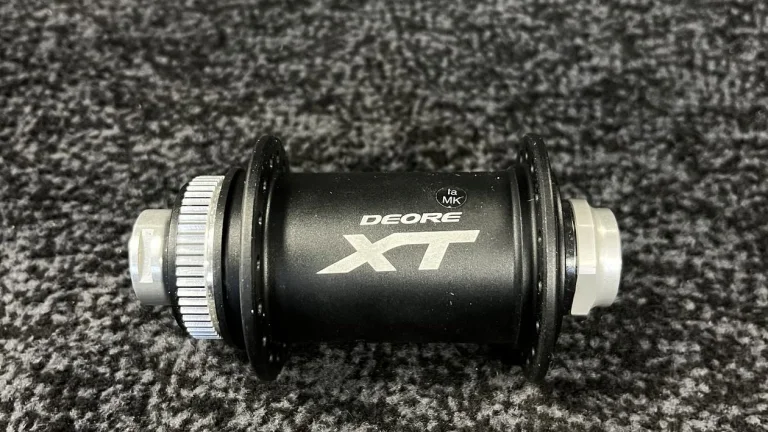 Přední náboj Shimano XT HB-M788