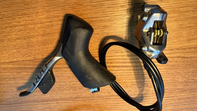 Sram Red eTap bezdrátové elektrické řazení (2x páka s brzdovými třmeny)