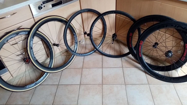 Karbony: Roval Rapide CLX 40, Hollowgram SI nové, Spinollo 50 aero, FFWD 45 mm - vše ráfkové