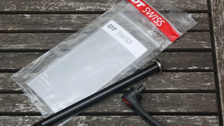 DT Swiss MTB pevná osa 12x148 mm M1.0 Plug-In RWS – NEPOUŽITÁ