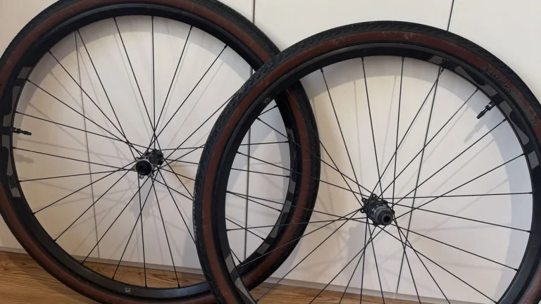 E13 XCX alu s plášti S-Works Pathfinder