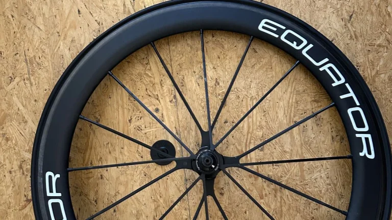 Prodám použíté karbonová kola Equator Black