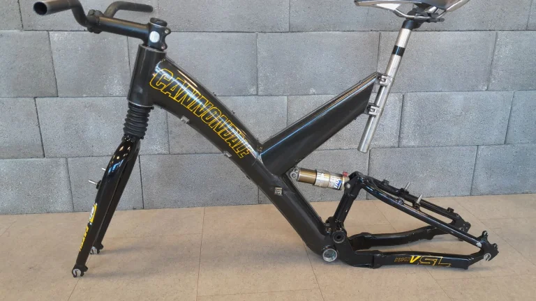 Cannondale Super V Raven 4000 rámový set, L, rok 1998, po repasi tlumiče i vidlice