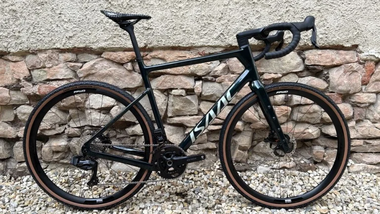 Isaac Torus Xplore Moss Green – elektrické řazení za cenu mechaniky!