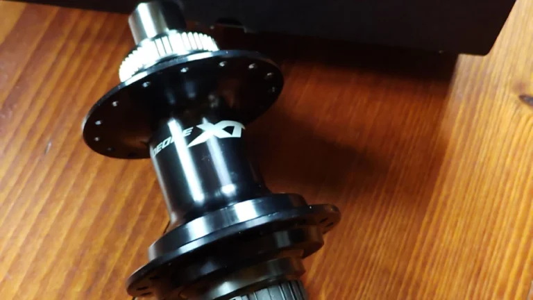 Zadní náboj XT FHM8110B